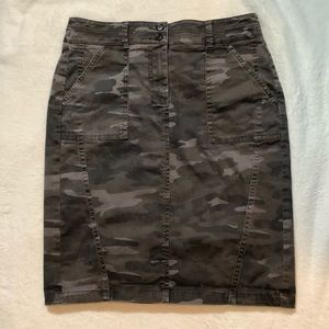 LOFT Camouflage Pencil Skirt Size 2